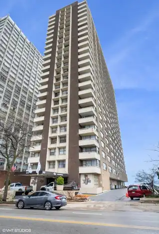6157 N Sheridan Road, Chicago, IL 60660