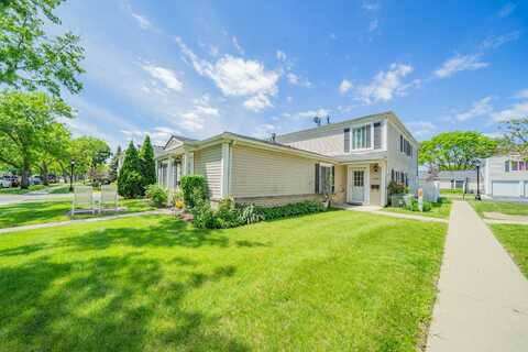 1352 QUAKER Lane, Prospect Heights, IL 60070