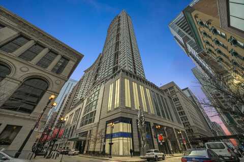 130 N Garland Court, Chicago, IL 60602