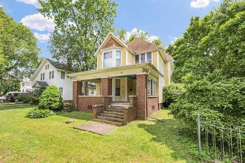 319 W Market Street, Farmer City, IL 61842