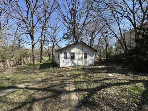 404 Nippersink Drive, McHenry, IL 60050