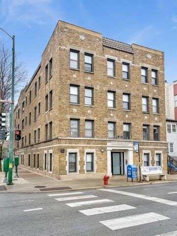 2959 N Damen Avenue, Chicago, IL 60657