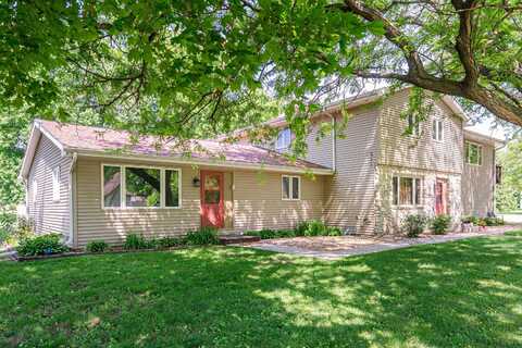 215 S Rdge Street, Creston, IL 60113