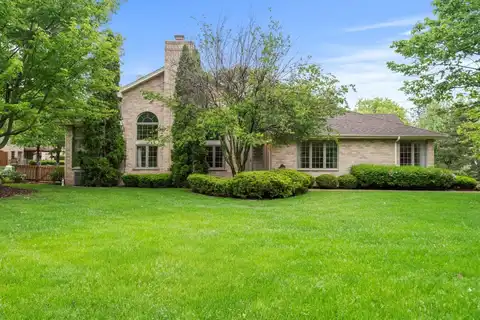 16 Pine Needles Drive, Lemont, IL 60439
