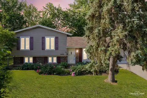 1690 S Green Meadows Boulevard, Streamwood, IL 60107