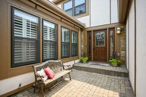 1058 Oakview Drive, Wheaton, IL 60187