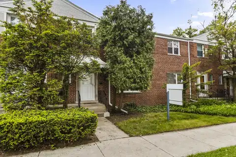 2321 W Birchwood Avenue, Chicago, IL 60645
