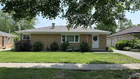 1317 N Mitchell Avenue, Arlington Heights, IL 60004