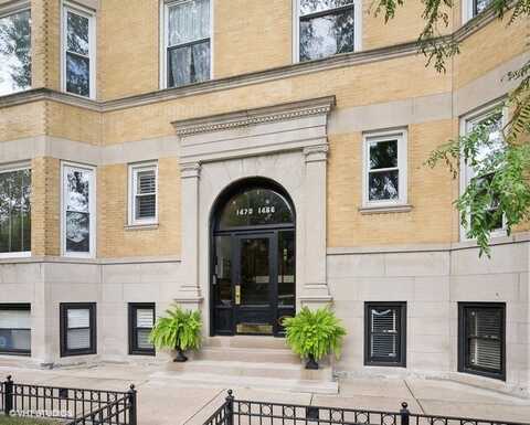 1466 W Warner Avenue, Chicago, IL 60613