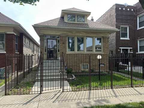 8439 S Crandon Avenue, Chicago, IL 60617