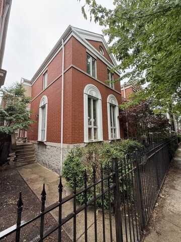 2450 N Janssen Avenue, Chicago, IL 60614