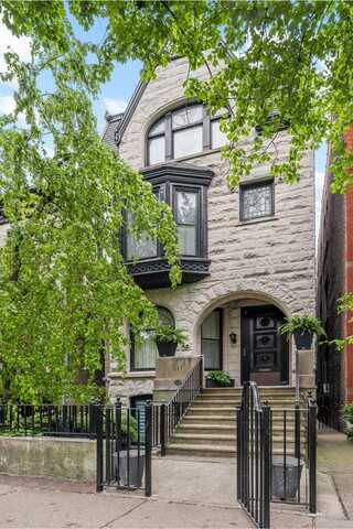 617 W Fullerton Parkway, Chicago, IL 60614