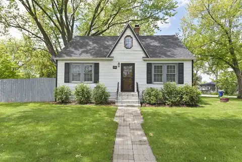 990 Magnolia Avenue, Gurnee, IL 60031