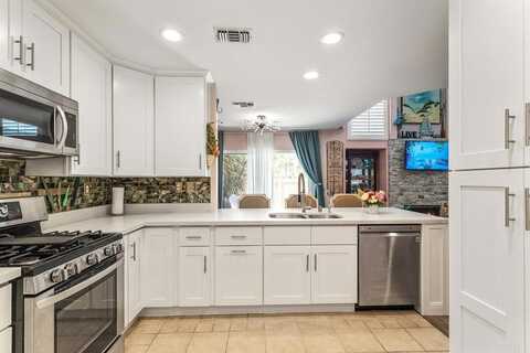 4610 Los Alamos Way, Oceanside, CA 92057