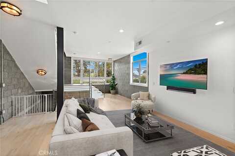 4151 Redwood Avenue, Los Angeles, CA 90066