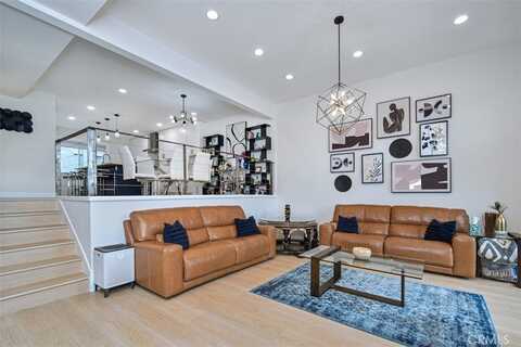 13107 Mindanao Way, Marina del Rey, CA 90292