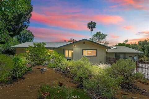 1910 Warmlands Avenue, Vista, CA 92084