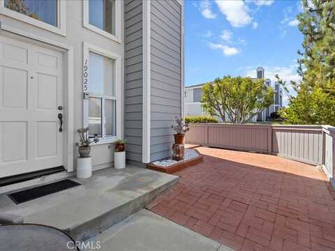 19025 Windridge Lane, Huntington Beach, CA 92646