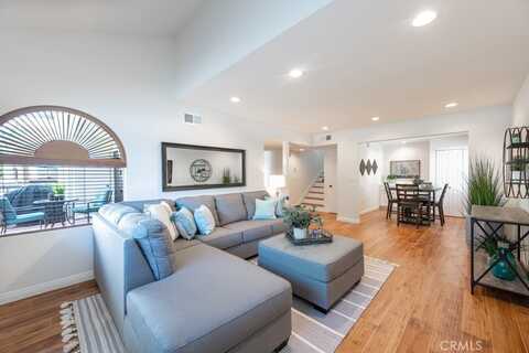 21620 Burbank Boulevard, Woodland Hills, CA 91367