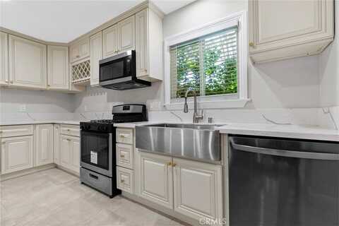 6711 Rhea Avenue, Reseda, CA 91335