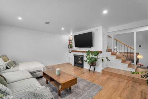 5465 Newcastle Avenue, Encino, CA 91316