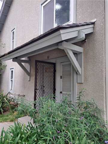 7131 Farralone Avenue, Canoga Park, CA 91303