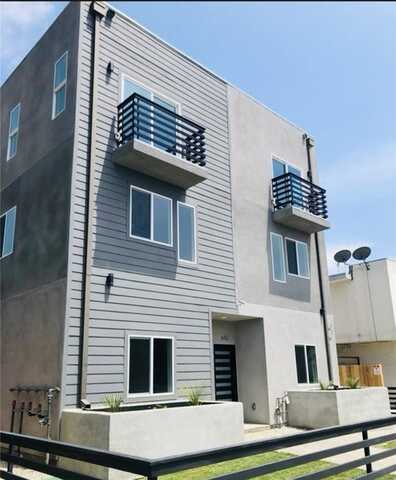 644 N Manhattan Place, Los Angeles, CA 90004