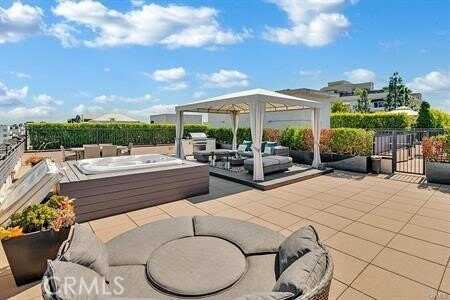 432 N OAKHURST, Beverly Hills, CA 90210