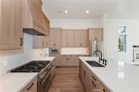 870 Pine Meadow Court, Big Bear Lake, CA 92315