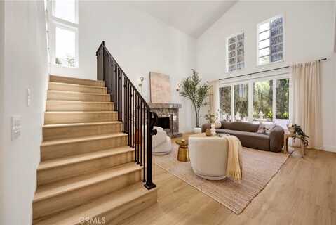 23043 Park Este, Calabasas, CA 91302