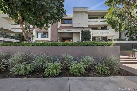 21650 Burbank Boulevard, Woodland Hills, CA 91367
