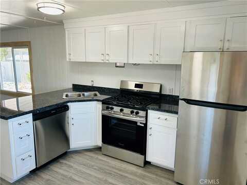13830 Rodeo Drive, Victorville, CA 92395