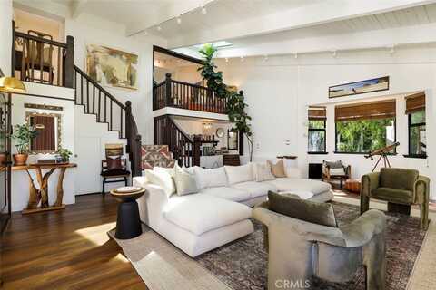22220 Costanso Street, Woodland Hills, CA 91364