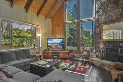 1353 Golden Rule Lane, Lake Arrowhead, CA 92352