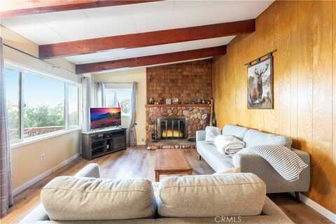 797 Chateau Drive, Crestline, CA 92325