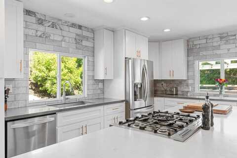 2528 Windmill View Road, El Cajon, CA 92020