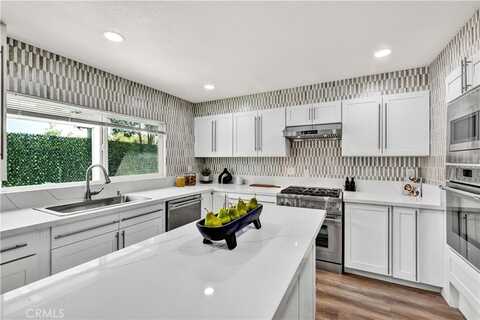 921 Dahlia Avenue, Costa Mesa, CA 92626