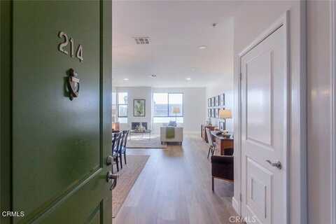 6938 Laurel Canyon Boulevard, North Hollywood, CA 91605