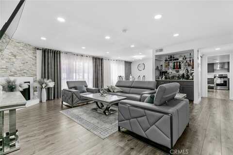 8801 Cedros Avenue, Panorama City, CA 91402