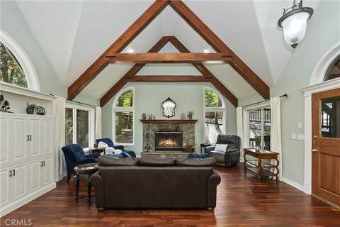 405 Terrace Road, Lake Arrowhead, CA 92352