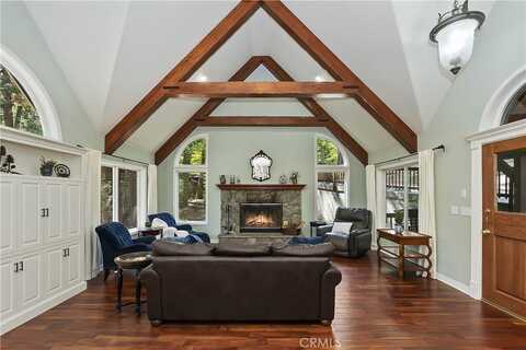 405 Terrace Road, Lake Arrowhead, CA 92352