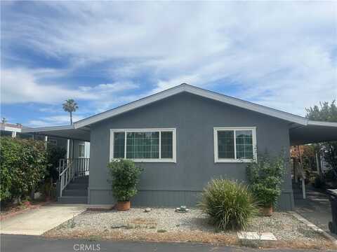 725 W Thornton Avenue, Hemet, CA 92543