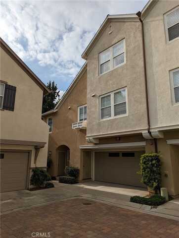 33 Visalia, Irvine, CA 92602