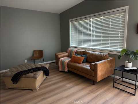 1735 Chestnut Avenue, Long Beach, CA 90813