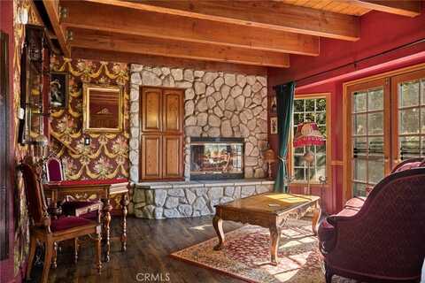 23594 Hillside Drive, Crestline, CA 92325