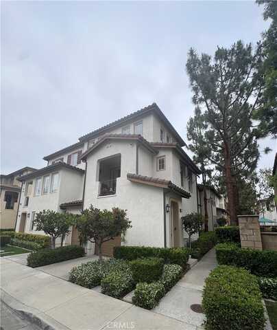 122 Talmadge, Irvine, CA 92602