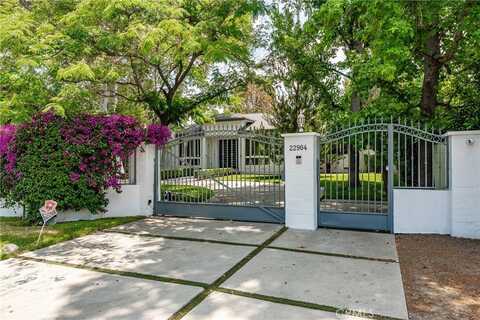 22904 Calvert Street, Woodland Hills, CA 91367