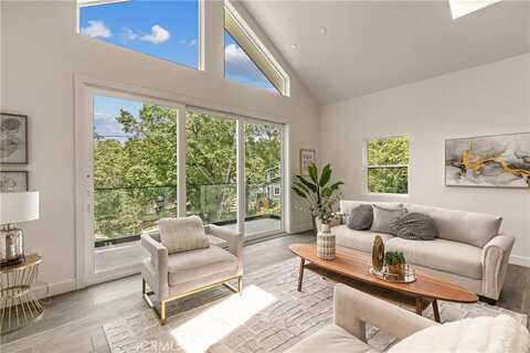 1670 Grass Valley Road, Lake Arrowhead, CA 92352