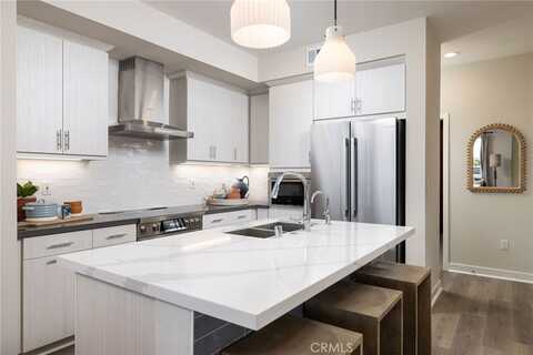 107 N First Avenue, Upland, CA 91786