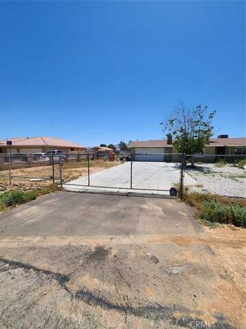 15225 Ramona Road, Apple Valley, CA 92307